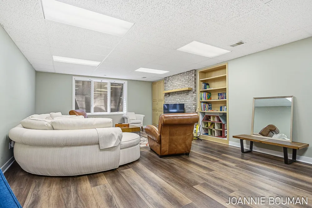 792 Pine Bay Avenue Park Township, MI 49424