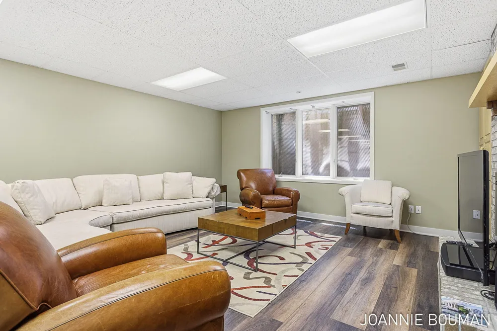 792 Pine Bay Avenue Park Township, MI 49424