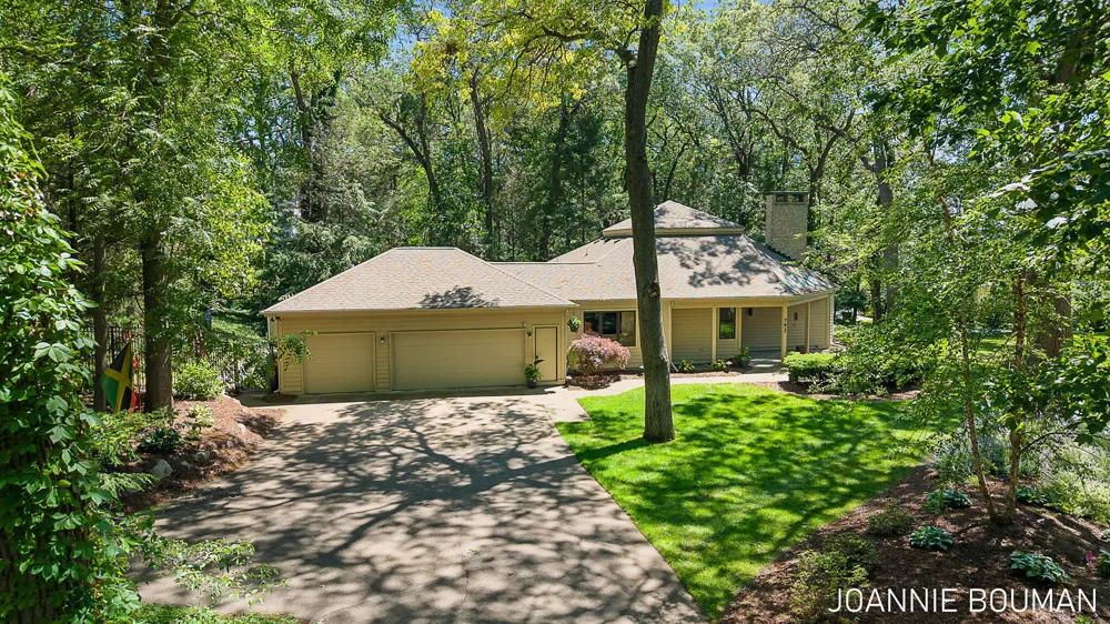 792 Pine Bay Avenue Park Township, MI 49424