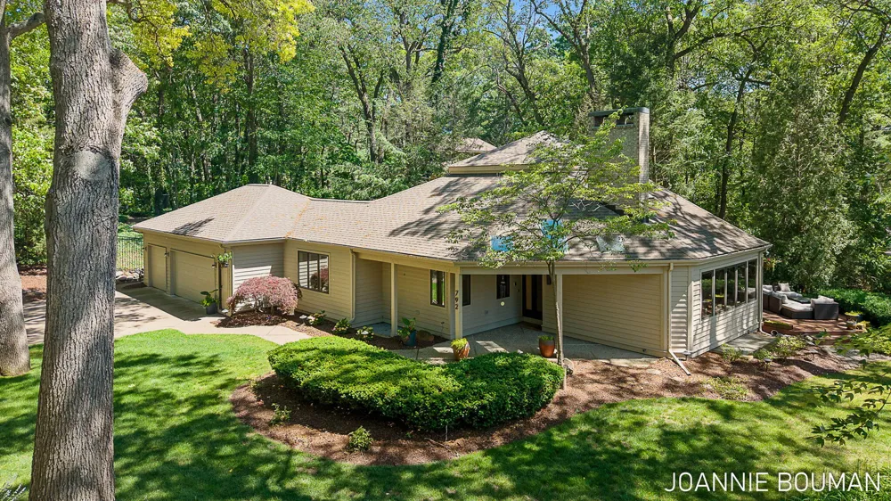 792 Pine Bay Avenue Park Township, MI 49424
