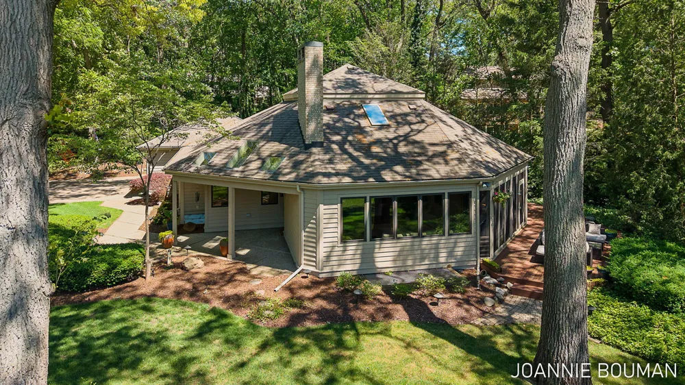 792 Pine Bay Avenue Park Township, MI 49424
