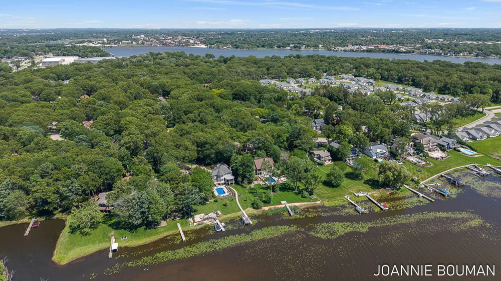 792 Pine Bay Avenue Park Township, MI 49424