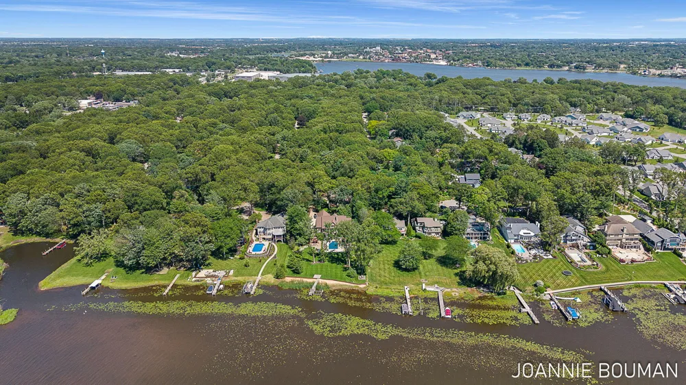 792 Pine Bay Avenue Park Township, MI 49424