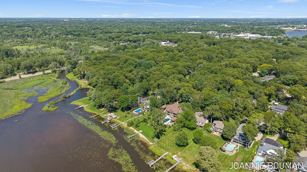 792 Pine Bay Avenue Park Township, MI 49424
