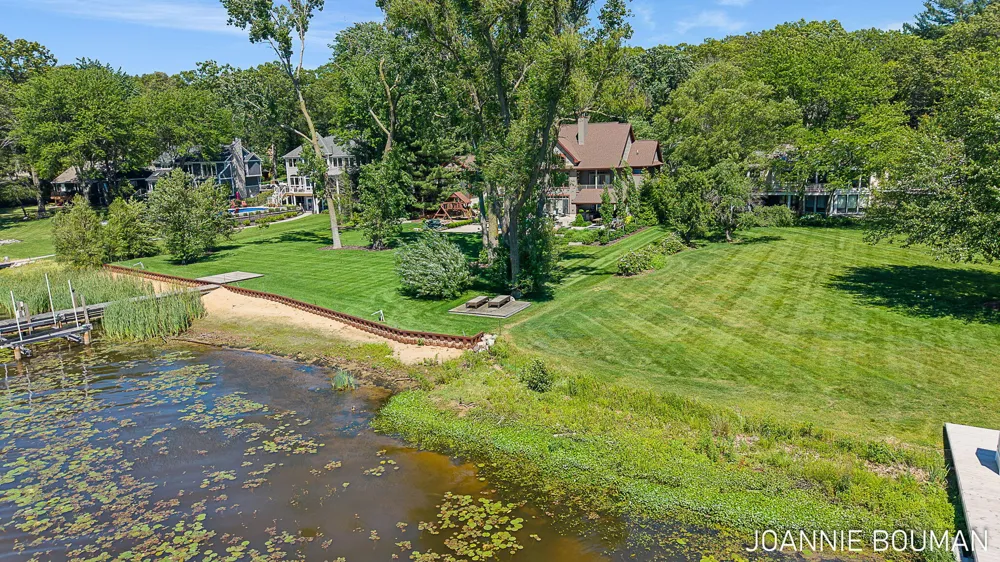 792 Pine Bay Avenue Park Township, MI 49424