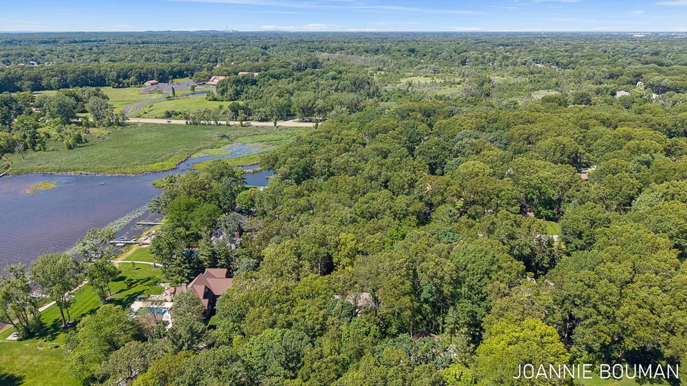 792 Pine Bay Avenue Park Township, MI 49424