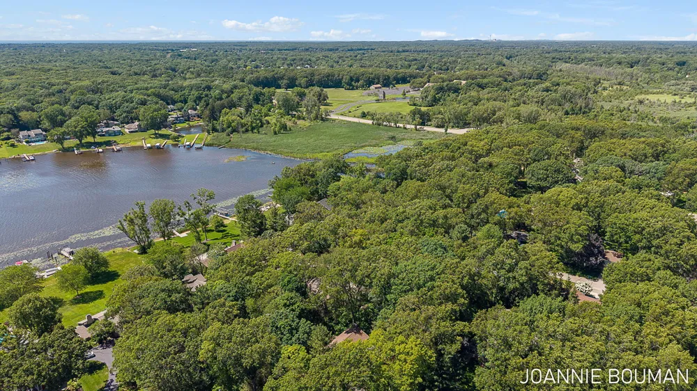 792 Pine Bay Avenue Park Township, MI 49424