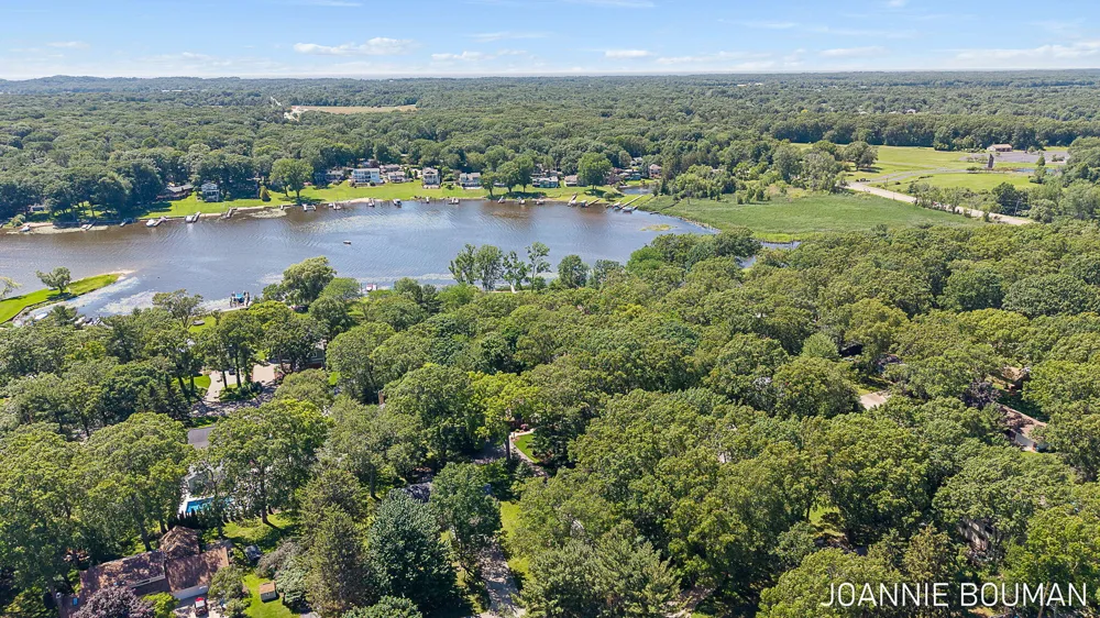 792 Pine Bay Avenue Park Township, MI 49424