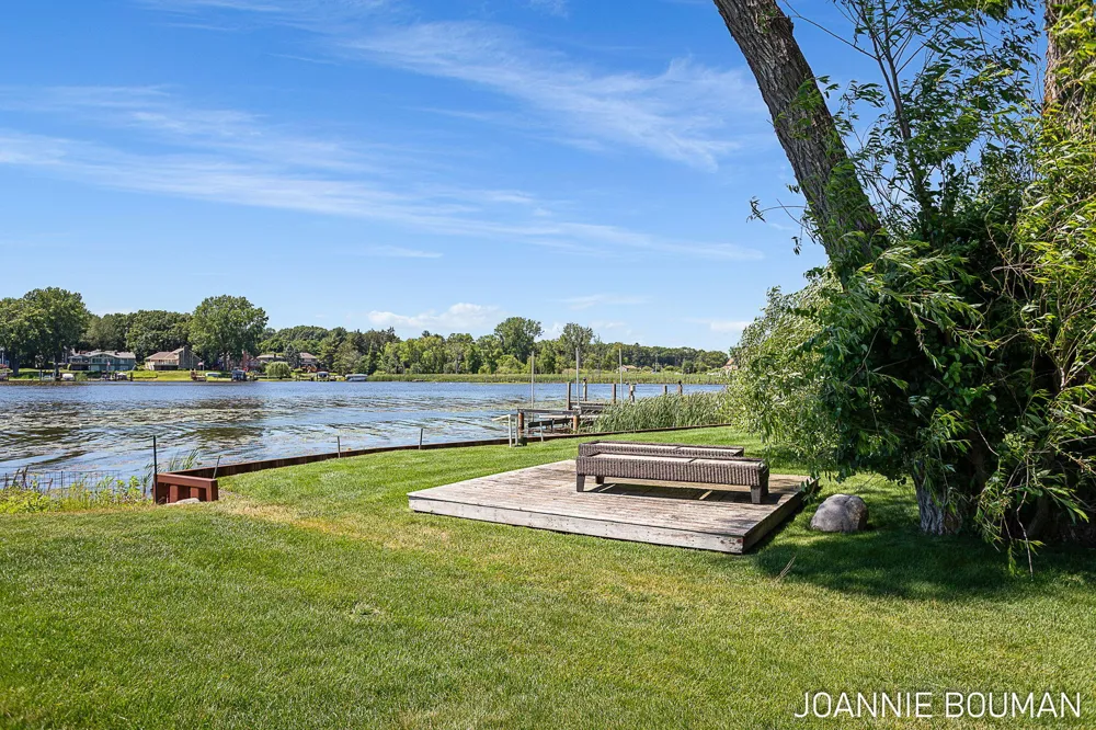 792 Pine Bay Avenue Park Township, MI 49424