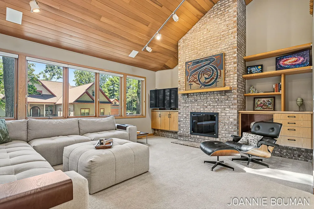 792 Pine Bay Avenue Park Township, MI 49424