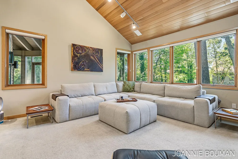 792 Pine Bay Avenue Park Township, MI 49424