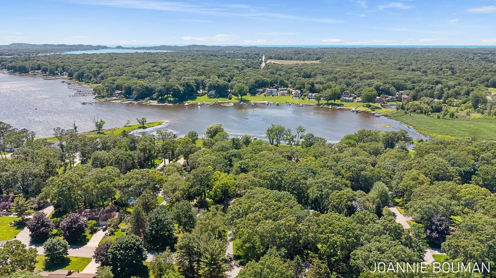 792 Pine Bay Avenue Park Township, MI 49424