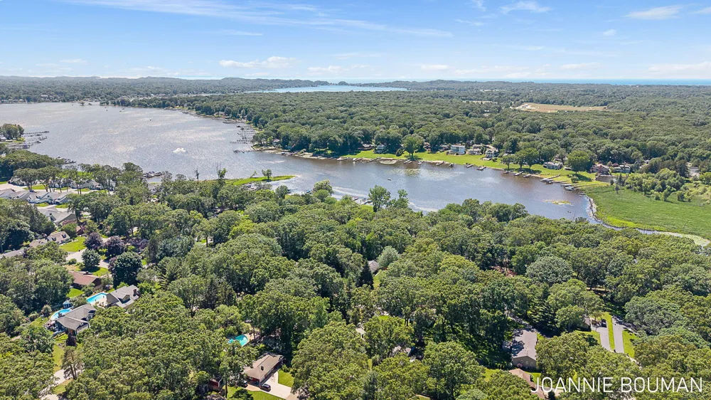 792 Pine Bay Avenue Park Township, MI 49424