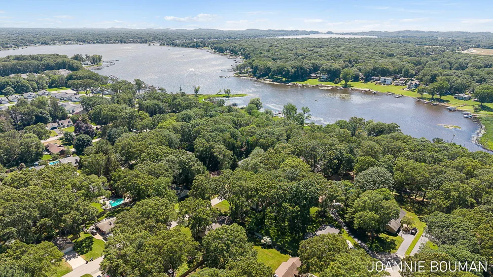 792 Pine Bay Avenue Park Township, MI 49424