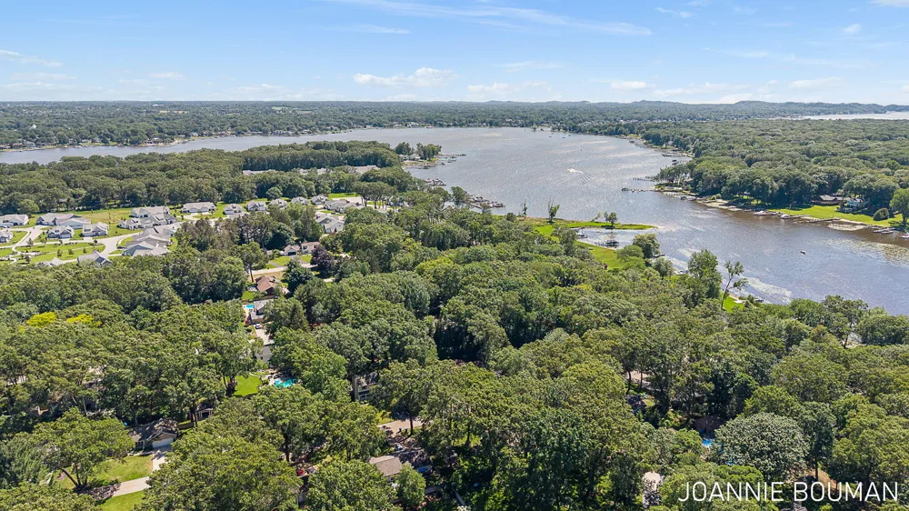 792 Pine Bay Avenue Park Township, MI 49424