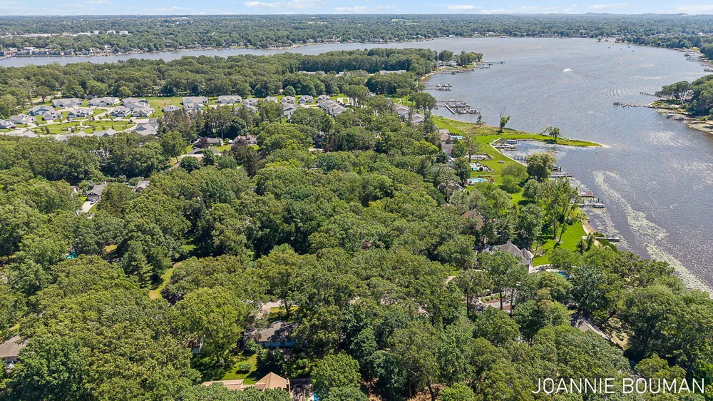 792 Pine Bay Avenue Park Township, MI 49424