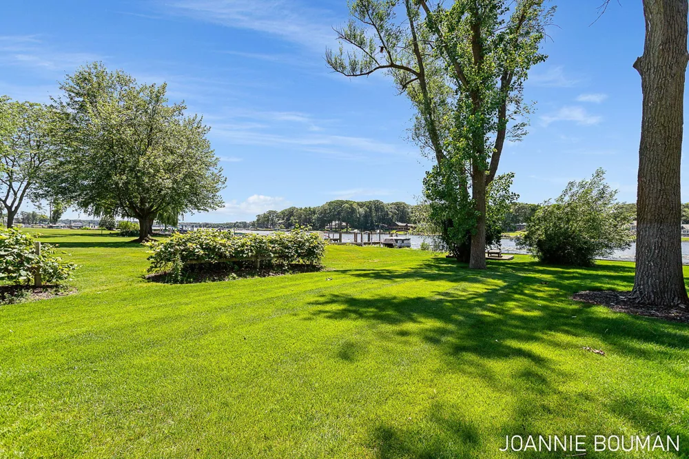792 Pine Bay Avenue Park Township, MI 49424