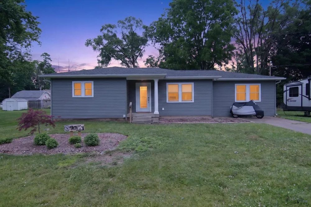 707 Lowell Avenue Blackman Charter Township, MI 49202