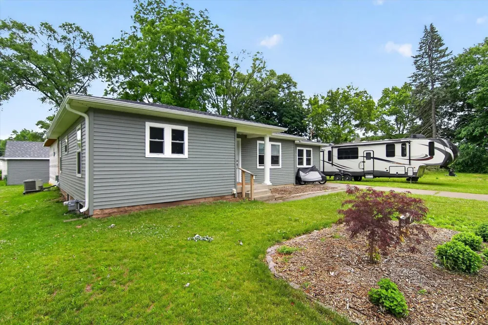707 Lowell Avenue Blackman Charter Township, MI 49202