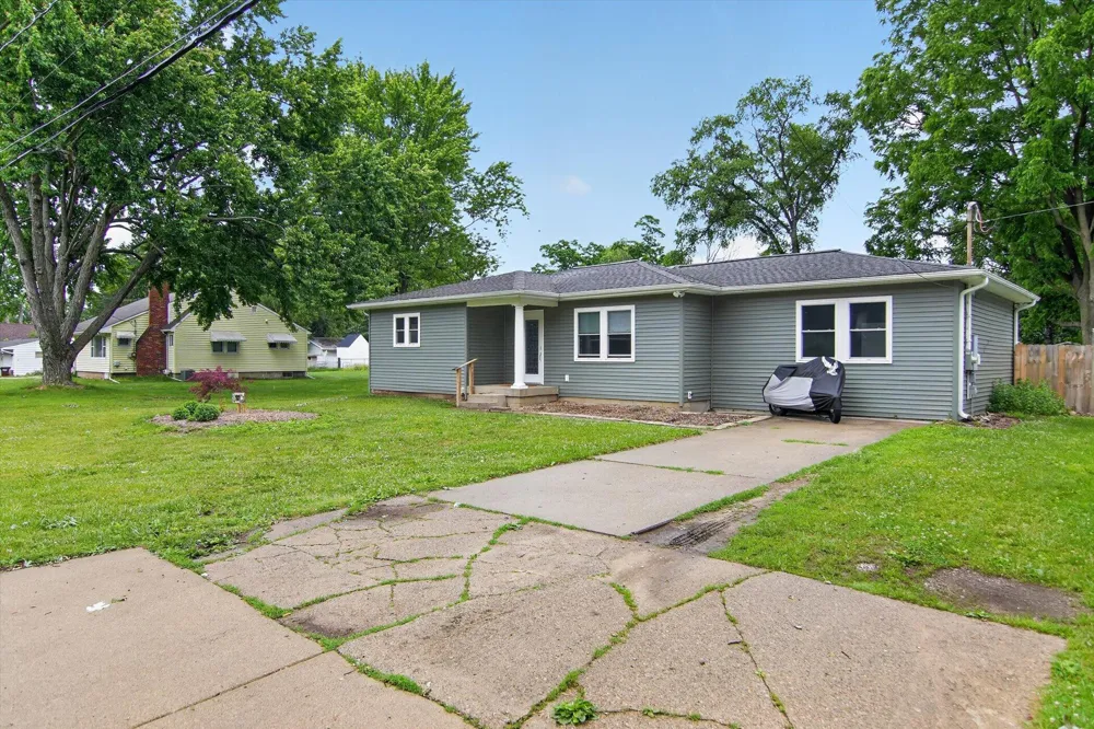 707 Lowell Avenue Blackman Charter Township, MI 49202