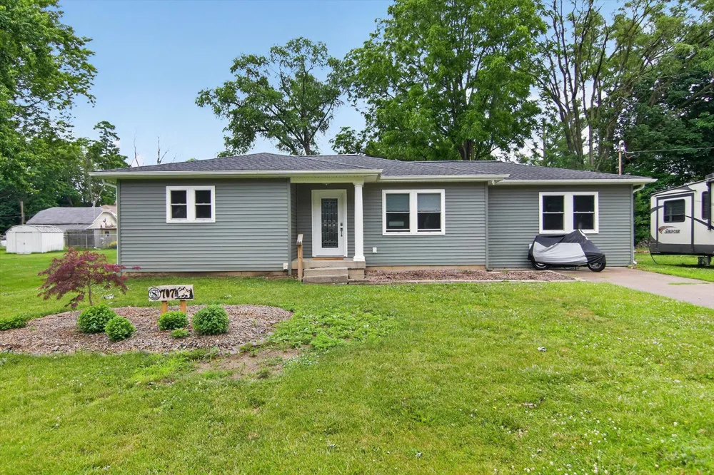 707 Lowell Avenue Blackman Charter Township, MI 49202