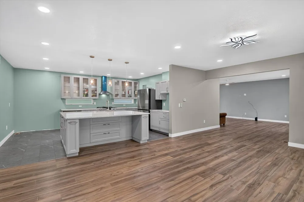 707 Lowell Avenue Blackman Charter Township, MI 49202