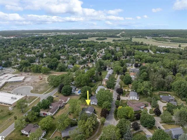 424 Crestview Place Cadillac City, MI 49601