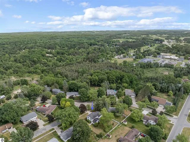 424 Crestview Place Cadillac City, MI 49601