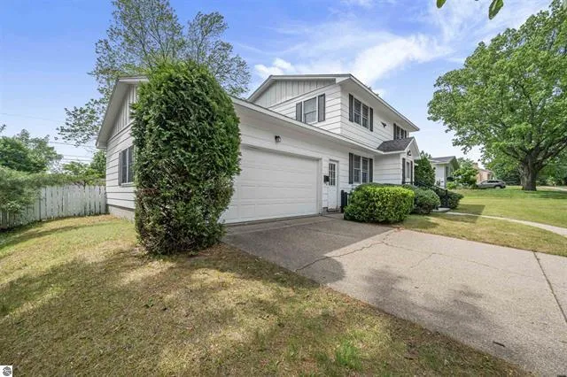 424 Crestview Place Cadillac City, MI 49601