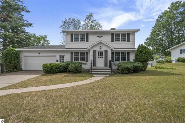 424 Crestview Place Cadillac City, MI 49601