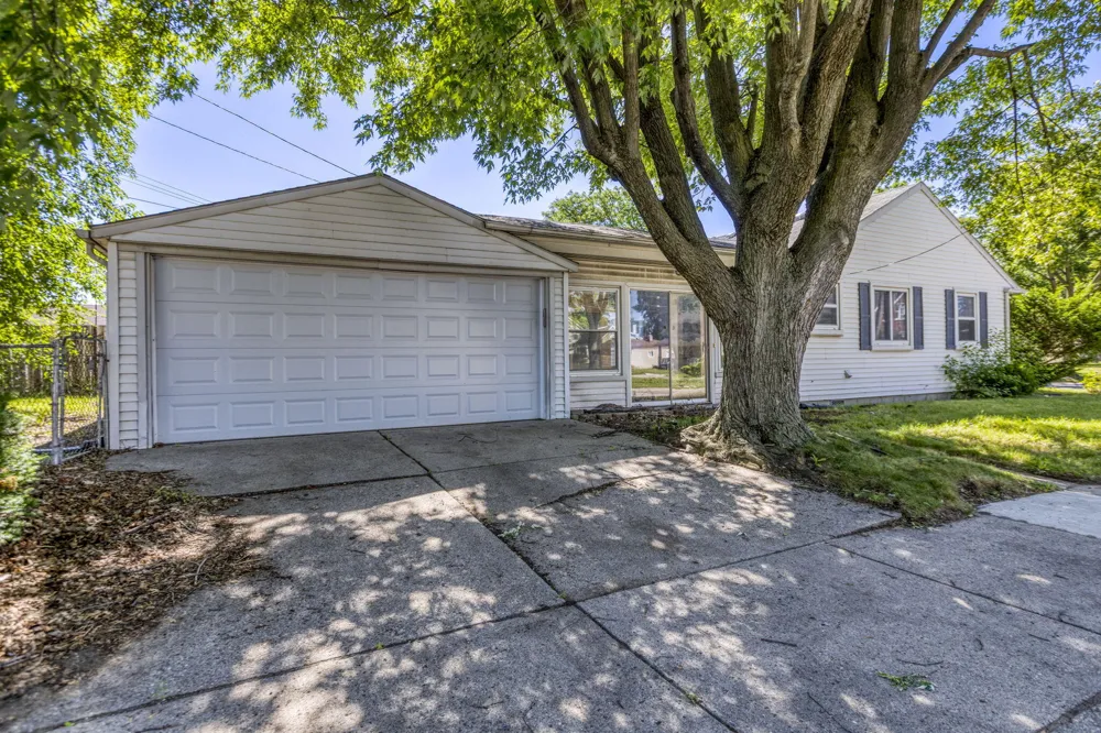 266 W Goulson Avenue Hazel Park City, MI 48030