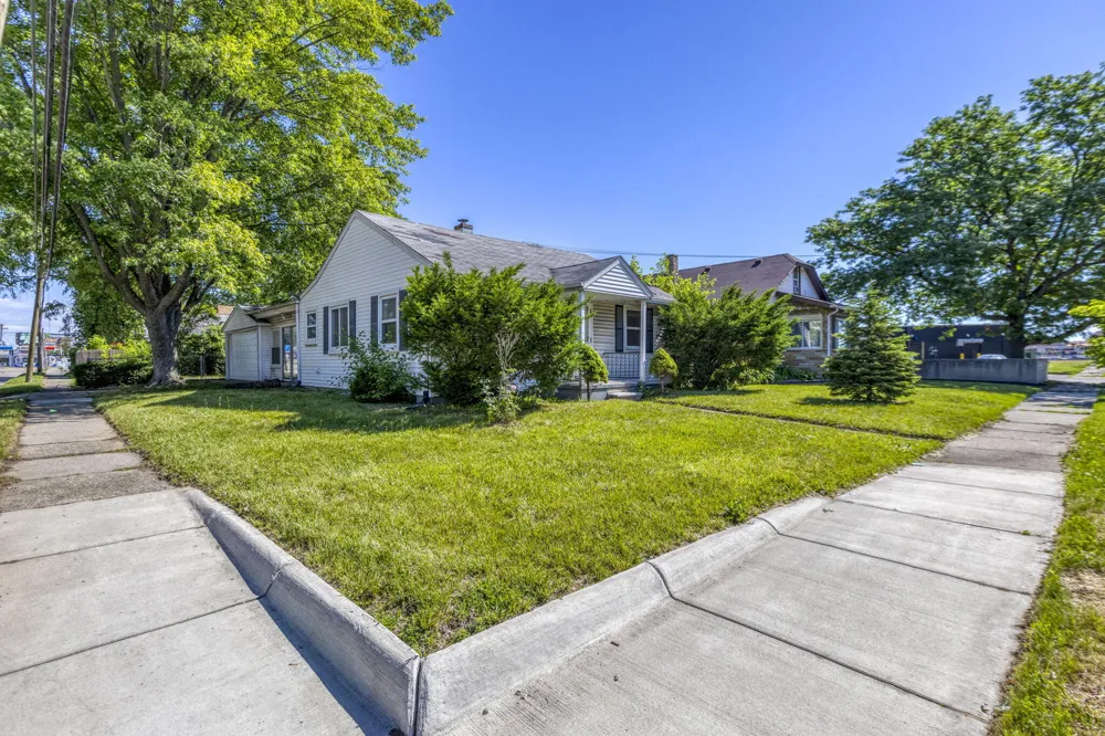 266 W Goulson Avenue Hazel Park City, MI 48030