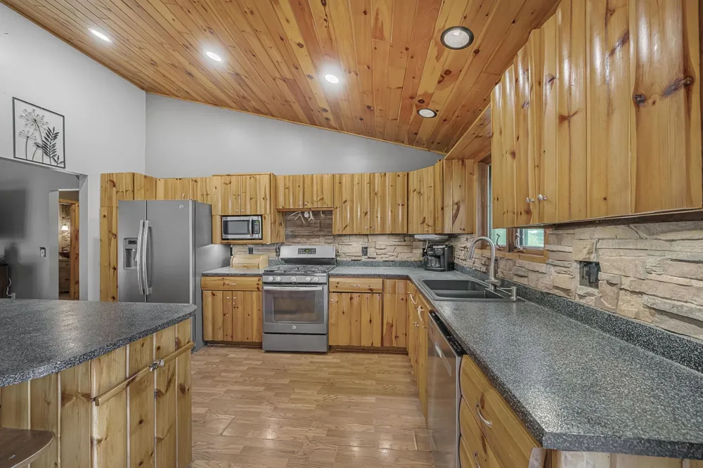 804 Arbutus Drive Clam Lake Township, MI 49601