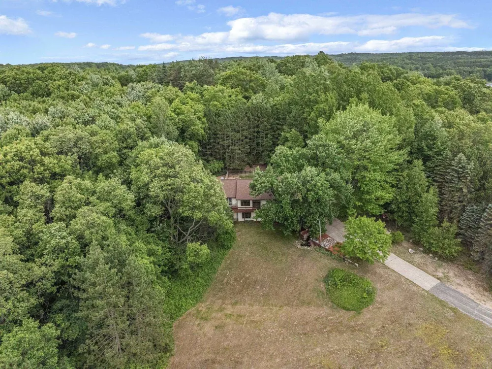 804 Arbutus Drive Clam Lake Township, MI 49601