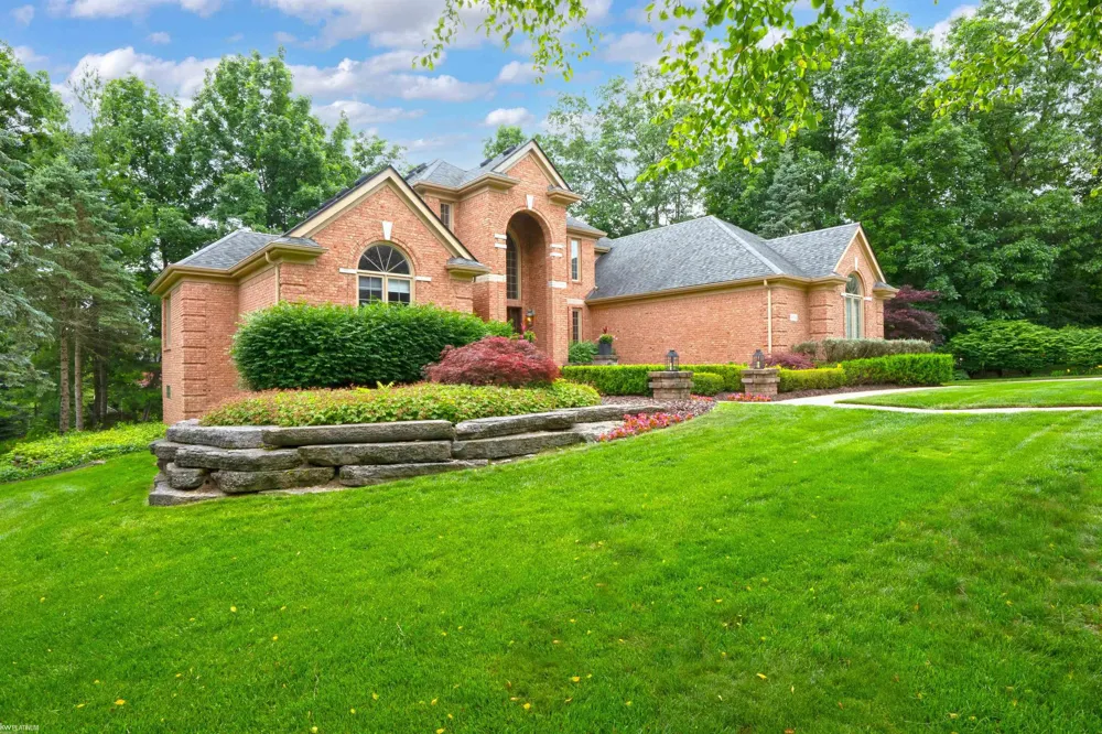 4896 Brookside Lane Washington Township, MI 48094