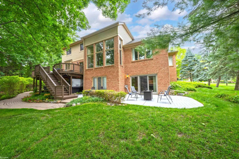 4896 Brookside Lane Washington Township, MI 48094