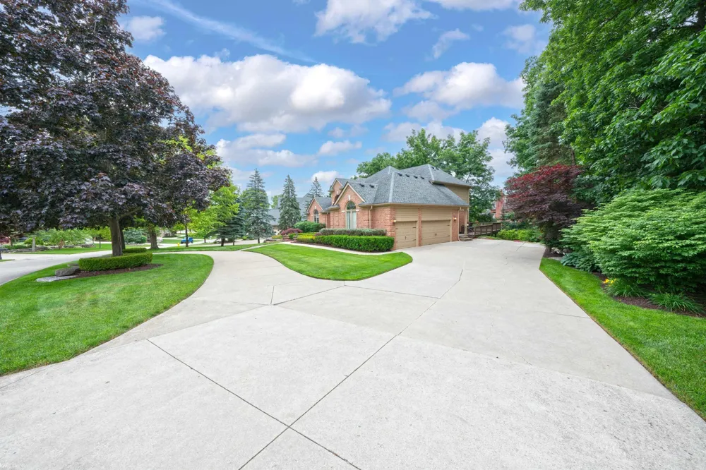 4896 Brookside Lane Washington Township, MI 48094
