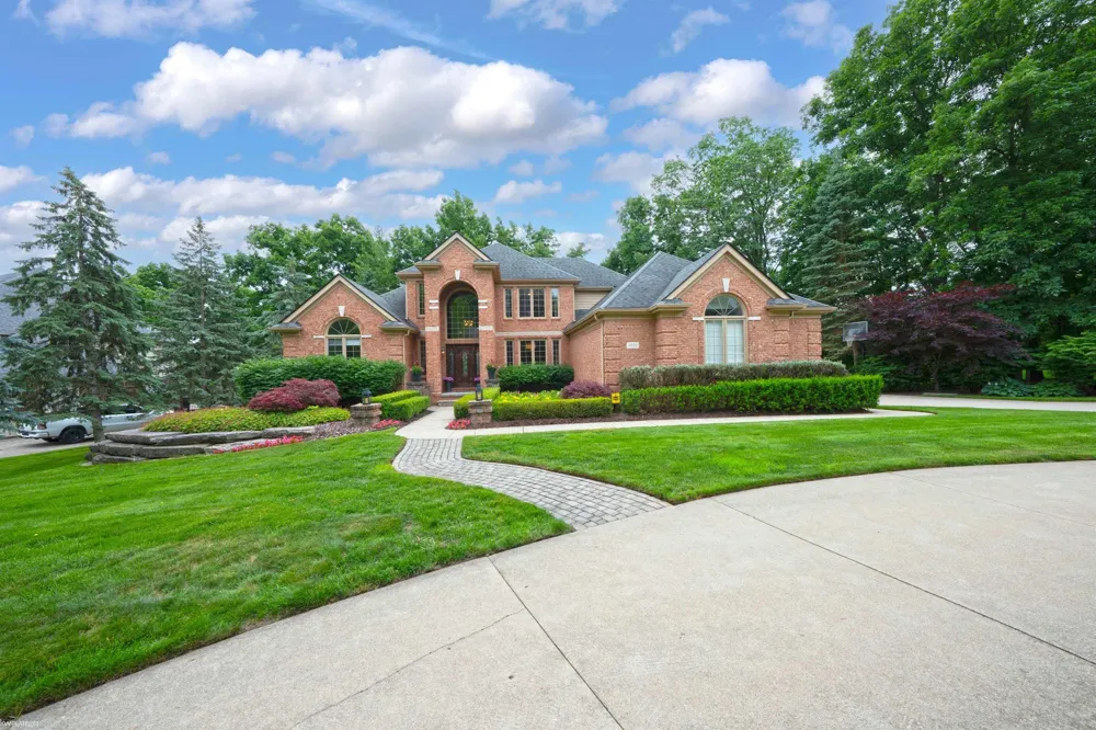 4896 Brookside Lane Washington Township, MI 48094