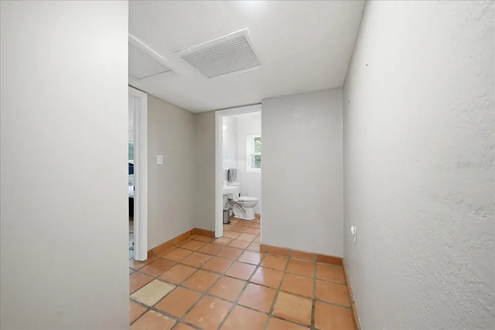 8095 ROSE AVENUE Orlando, FL 32810