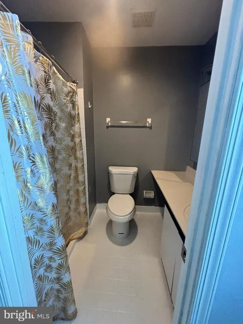 4451 ERNIE DAVIS CIRCLE Philadelphia, PA 19154