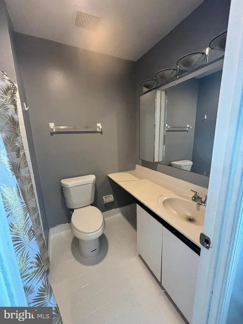 4451 ERNIE DAVIS CIRCLE Philadelphia, PA 19154