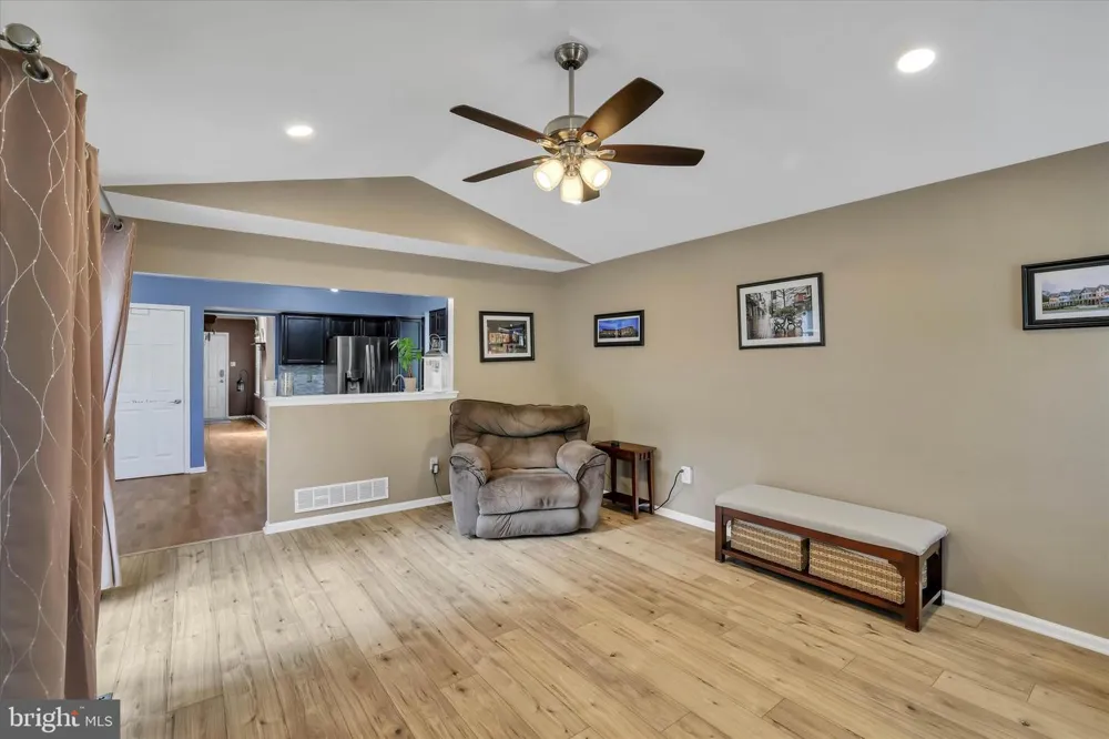 4 CREEKDALE DRIVE Delran, NJ 08075