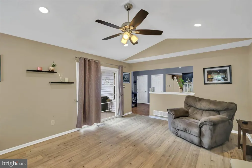 4 CREEKDALE DRIVE Delran, NJ 08075