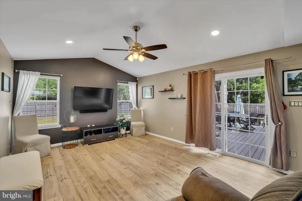 4 CREEKDALE DRIVE Delran, NJ 08075