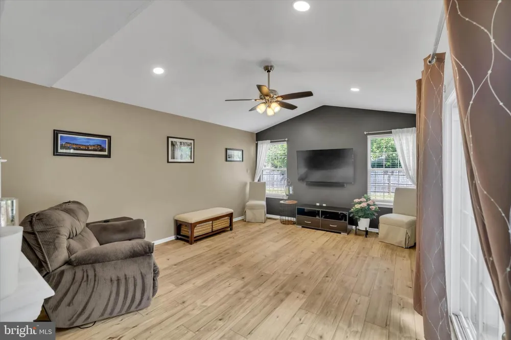 4 CREEKDALE DRIVE Delran, NJ 08075