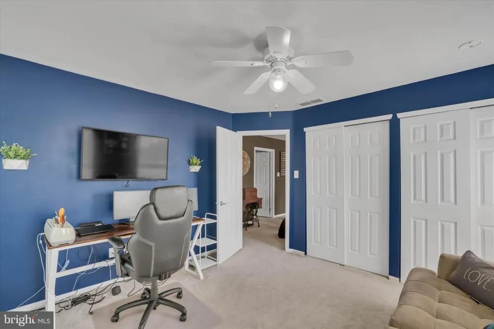 4 CREEKDALE DRIVE Delran, NJ 08075