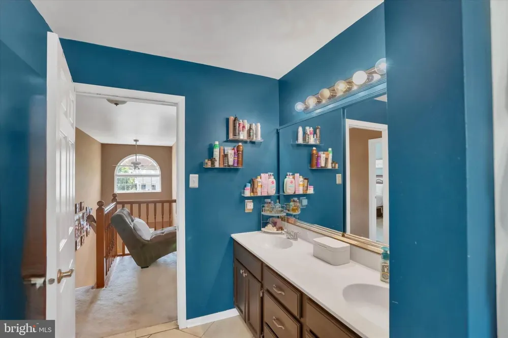 4 CREEKDALE DRIVE Delran, NJ 08075
