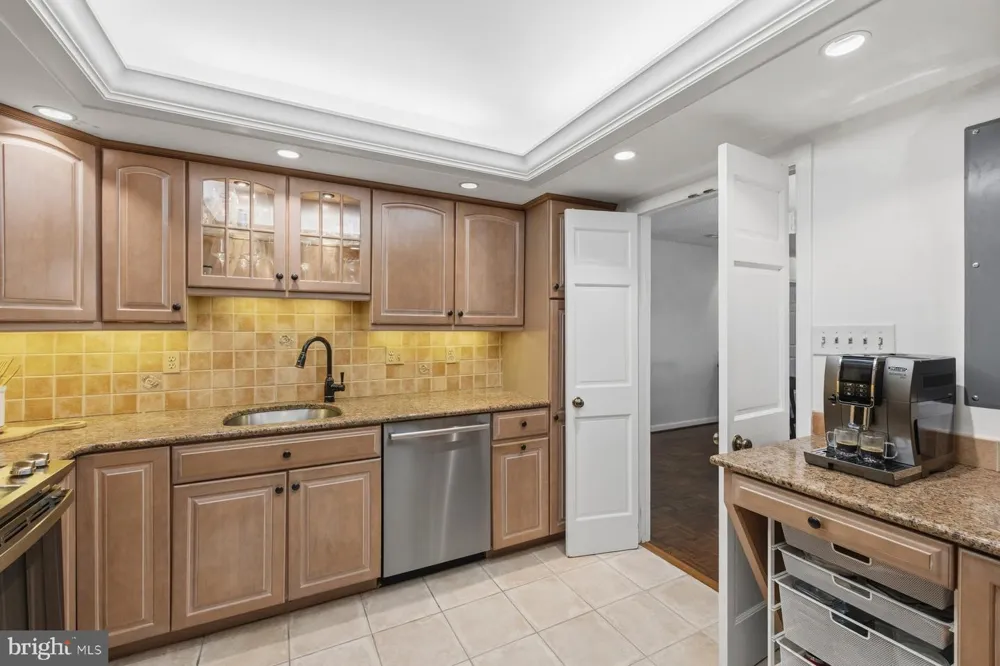 1101 S ARLINGTON RIDGE ROAD #1109 Arlington, VA 22202