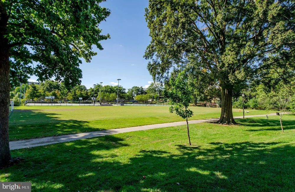1101 S ARLINGTON RIDGE ROAD #1109 Arlington, VA 22202