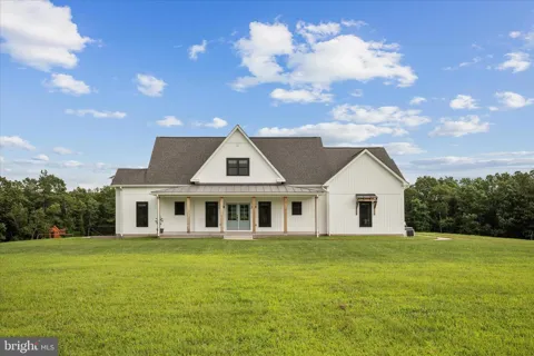 886 MIDDLE FORK ROAD
